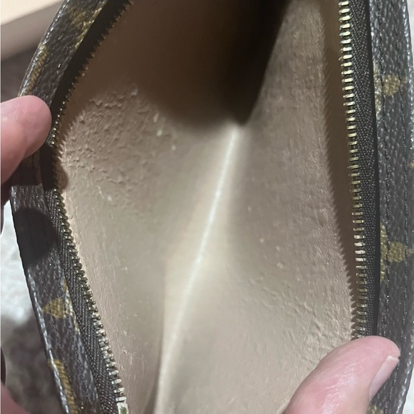 LOUIS VUITTON Monogram Toiletry/Cosmetic Pouch - Picture 12 of 14